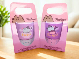 PAR DE TAZA ALTA CON SOBRE DE COCOA PUSHEEN