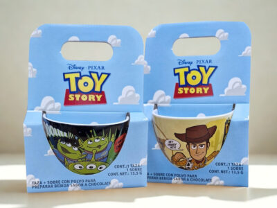 TAZA CAMPANA CON SOBRE DE COCOA TOY STORY SERIE 2PCS